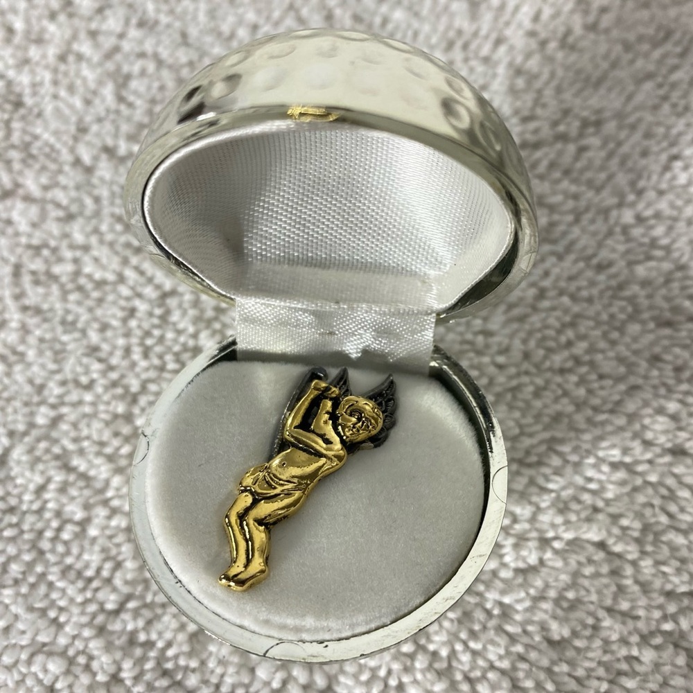 5/$35 Vintage Cherub Golfing Novelty Pin With Silver Golf Ball Case